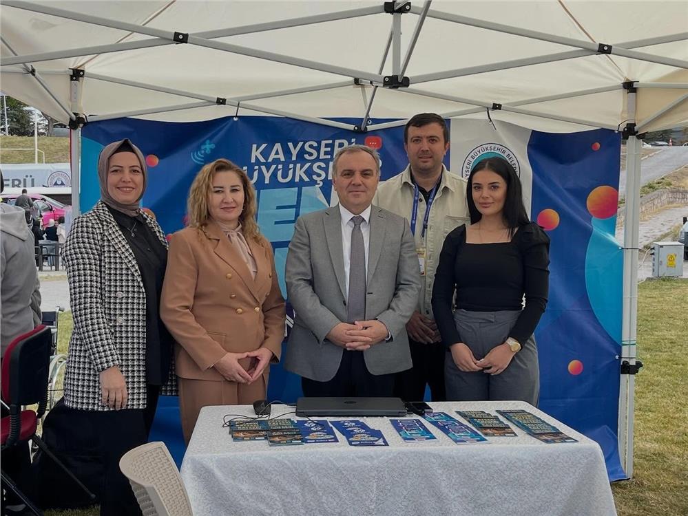 Büyükşehirden Spor Dostu Evim Kampüs Festivali’nde iletişim köprüsü