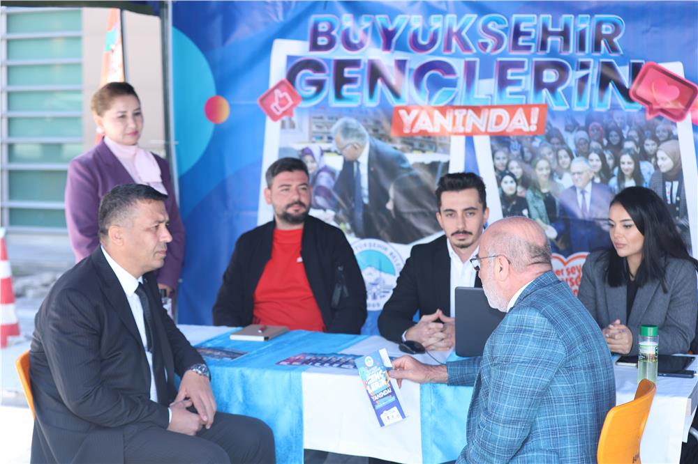 Büyükşehir’den Üniversite Öğrencilerine Bilgilendirme Stantları