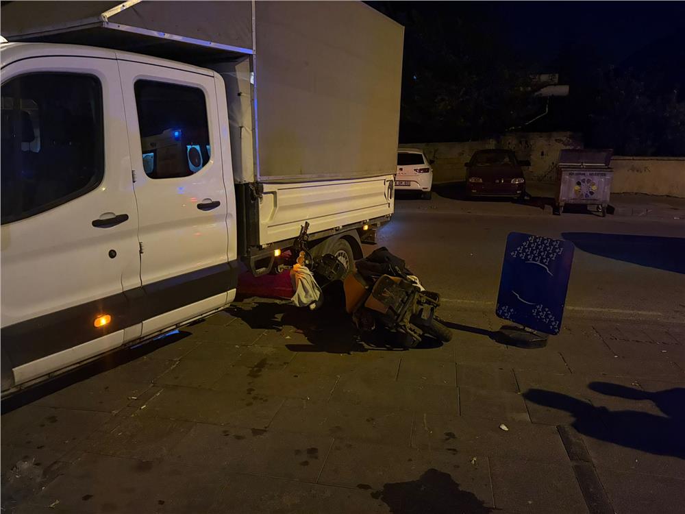 Elektrikli bisikletle kamyonetin altına girdi: 1 yaralı