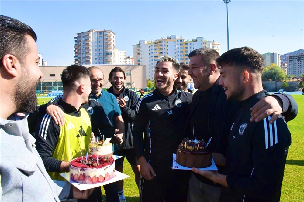 Erciyes 38 FK’da sürpriz doğum günü Erciyes 38 FK’da sürpriz doğum günü