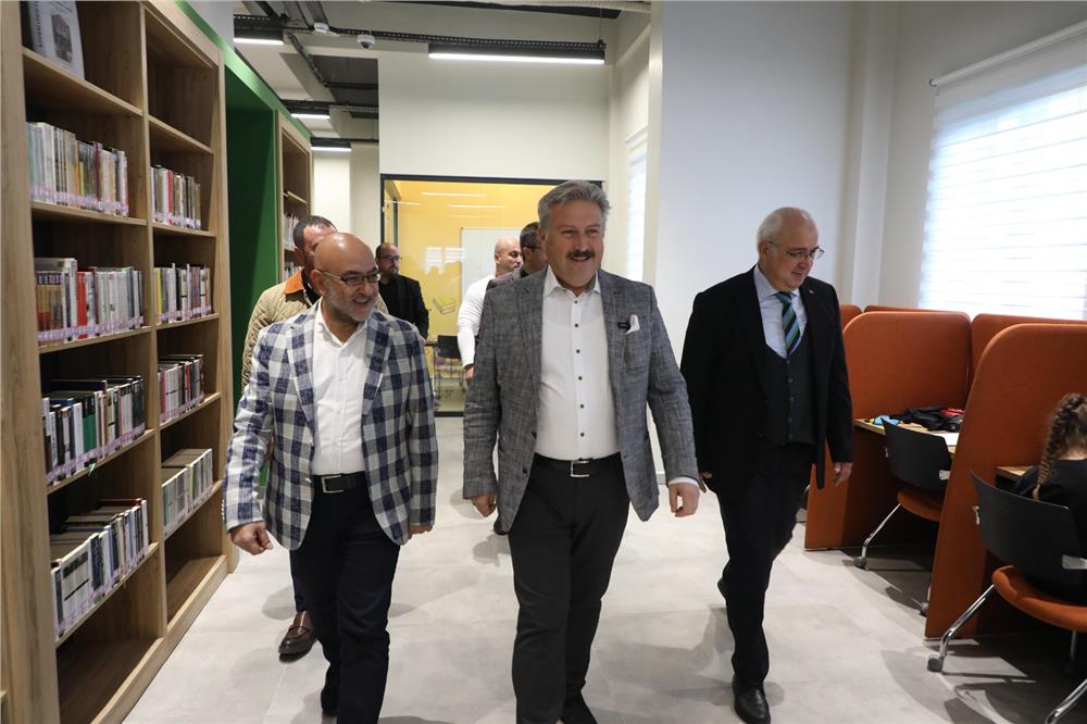 Esentepe Mahallesi’ne Yeni Akıl Küpü Kütüphanesi Kazandırıldı Esentepe Mahallesi’ne Yeni Akıl Küpü Kütüphanesi Kazandırıldı