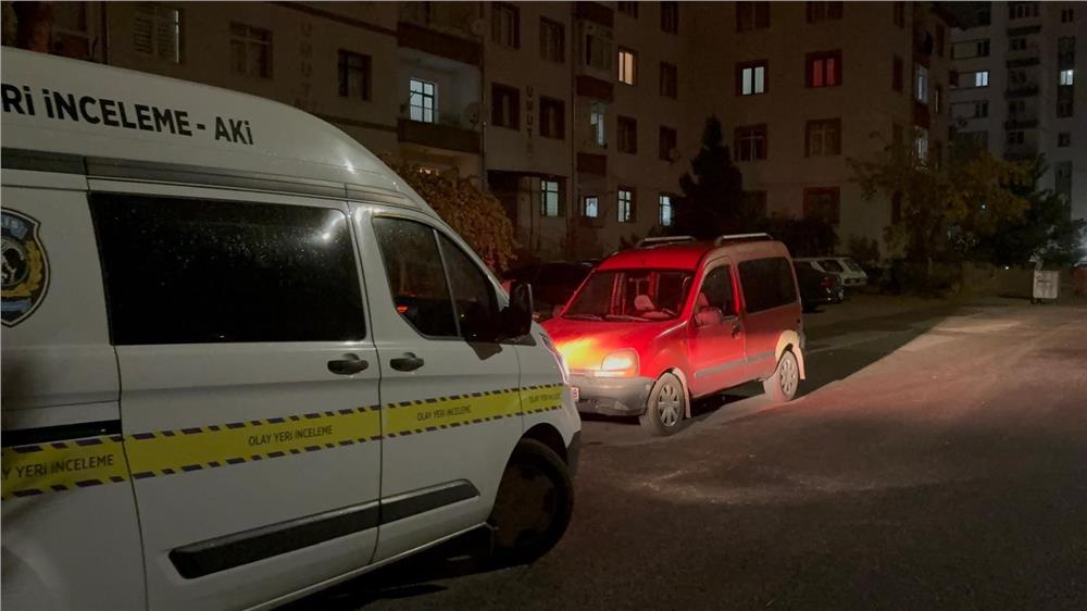 Evin kapısına ateş edip kaçan 2 kişi gözaltına alındı Evin kapısına ateş edip kaçan 2 kişi gözaltına alındı