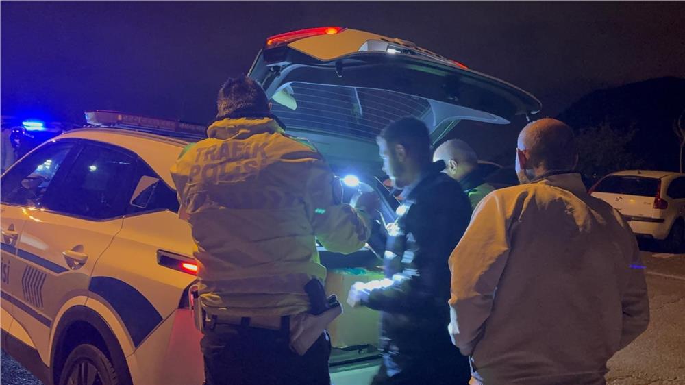 Gazeteciye tepki gösteren alkollü sürücüye baba azarı Gazeteciye tepki gösteren alkollü sürücüye baba azarı