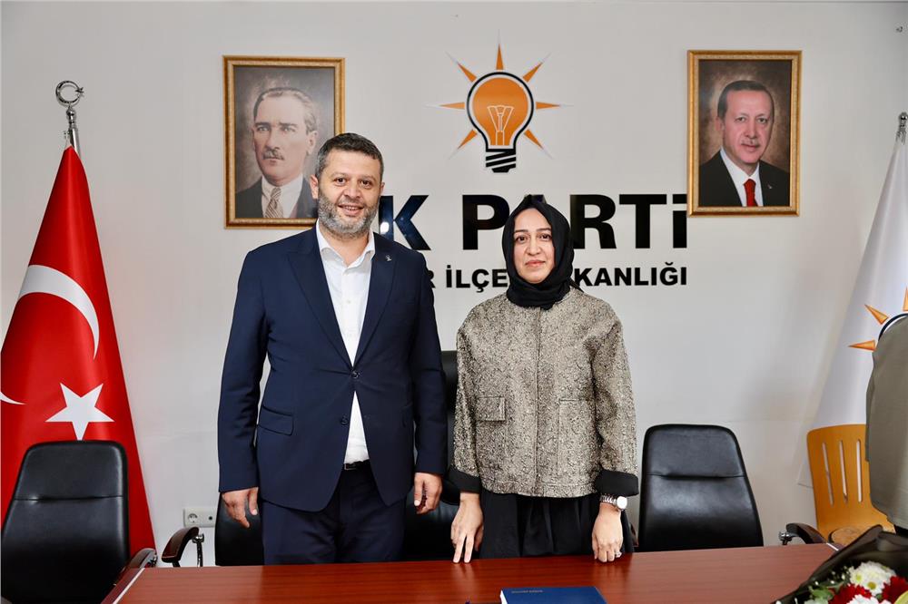 Hacılar Ak Parti’de Görev Değişimi: İlk Kadın İlçe Başkanı Fazilet Kahraman Oldu