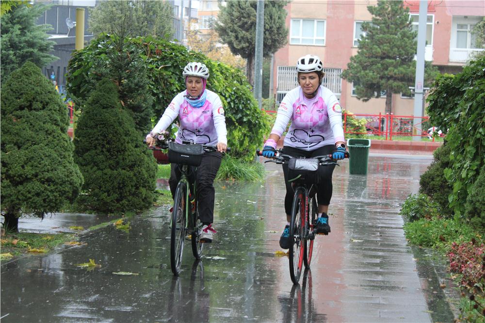 Kanseri Yenen İkiliden Moral Turu: Konya’dan Kayseri’ye Pedal Çevirdiler