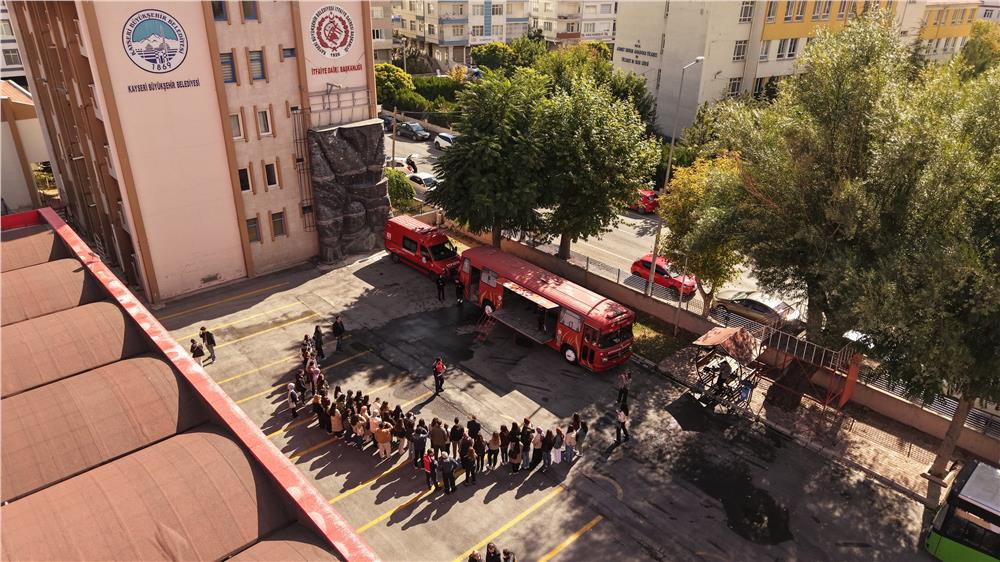 Kayseri Büyükşehir’den 13 Ekim Dünya Afet Riskleri Azaltma Günü’ne Özel Eğitim Kayseri Büyükşehir’den 13 Ekim Dünya Afet Riskleri Azaltma Günü’ne Özel Eğitim