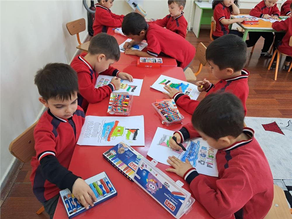 Minik Öğrencilerden Filistin’e Duygusal Destek