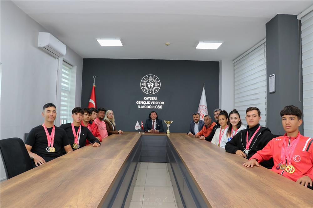Şampiyon Paten takımından ziyaret Şampiyon Paten takımından ziyaret