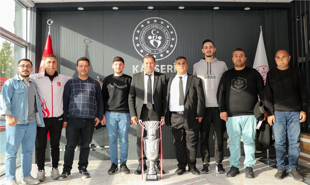 Sesi gören şampiyonlardan Kabakcı’ya ziyaret Sesi gören şampiyonlardan Kabakcı’ya ziyaret