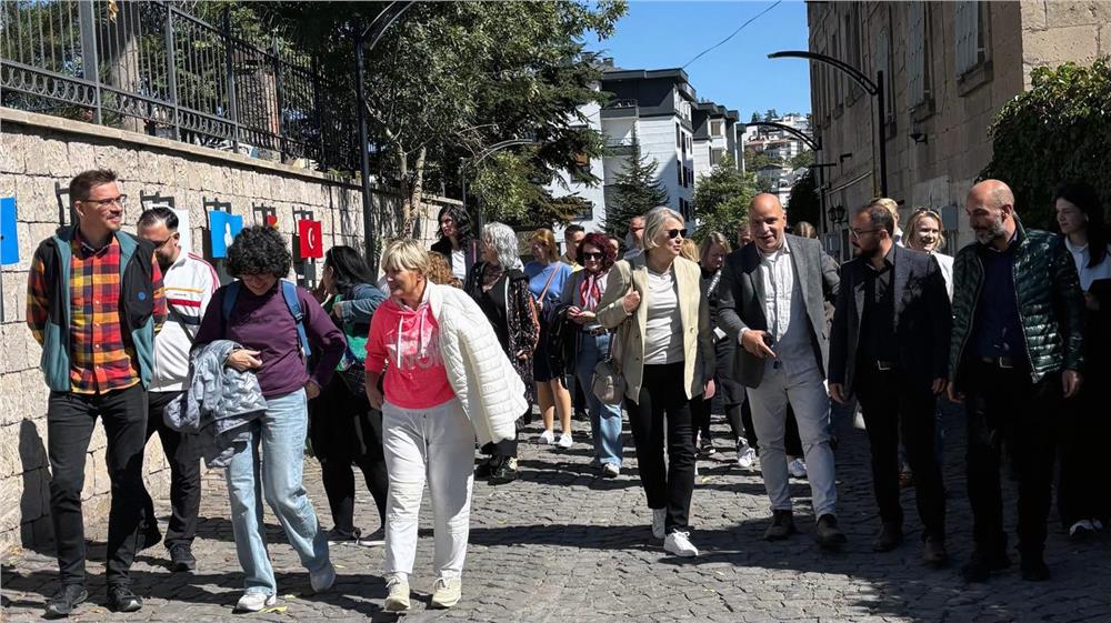 Talas'ta Finlandiya heyetine tarihi gezi