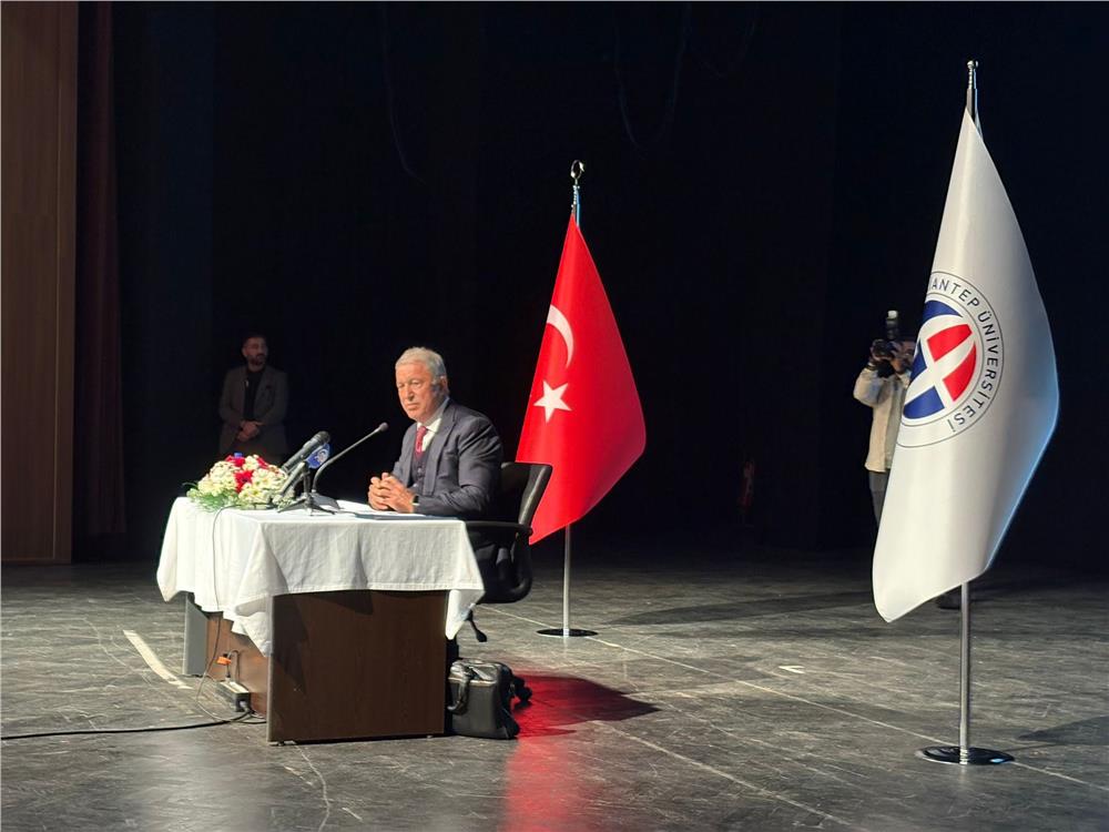 TBMM Milli Savunma Komisyonu Başkanı Akar, Gaziantep'te öğrencilerle buluştu TBMM Milli Savunma Komisyonu Başkanı Akar, Gaziantep'te öğrencilerle buluştu