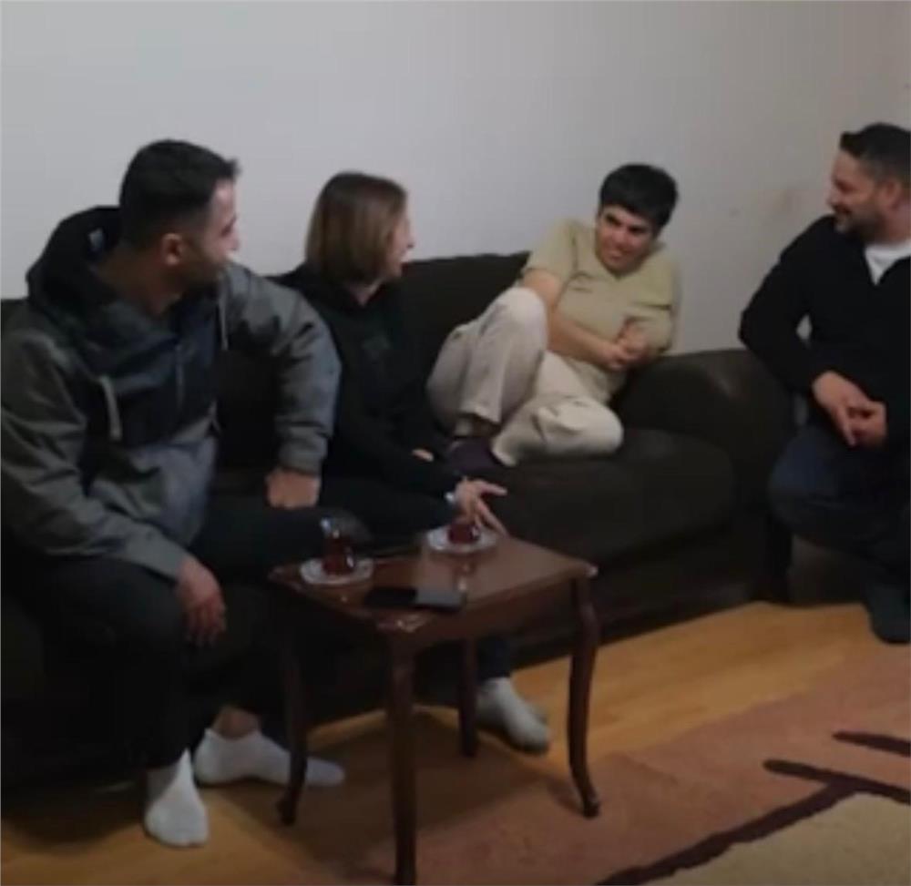 Tek hayali umreye gitmek olan zihinsel engelli Fatma'nın hayali gerçeğe dönüştü Tek hayali umreye gitmek olan zihinsel engelli Fatma'nın hayali gerçeğe dönüştü