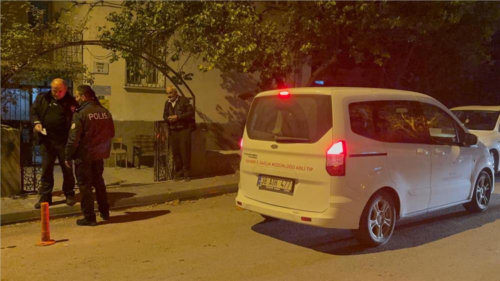 Tek yaşayan adam evinde ölü bulundu Tek yaşayan adam evinde ölü bulundu