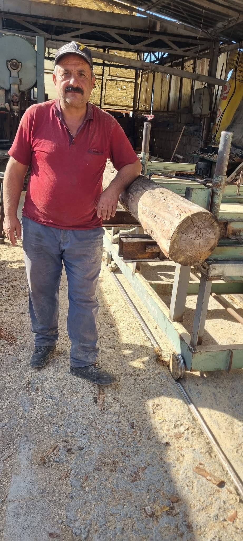Tomruğun altında kalan işçi hayatını kaybetti Tomruğun altında kalan işçi hayatını kaybetti