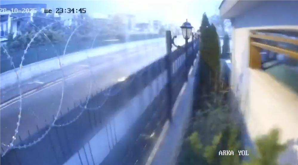 Yıldırım düştü, gece gündüze döndü Yıldırım düştü, gece gündüze döndü