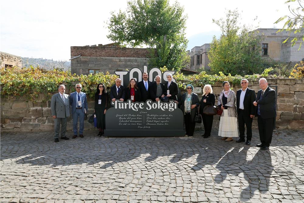 14 ülkeden 54 yazar ve şair Türkçe Sokağı'nda buluştu