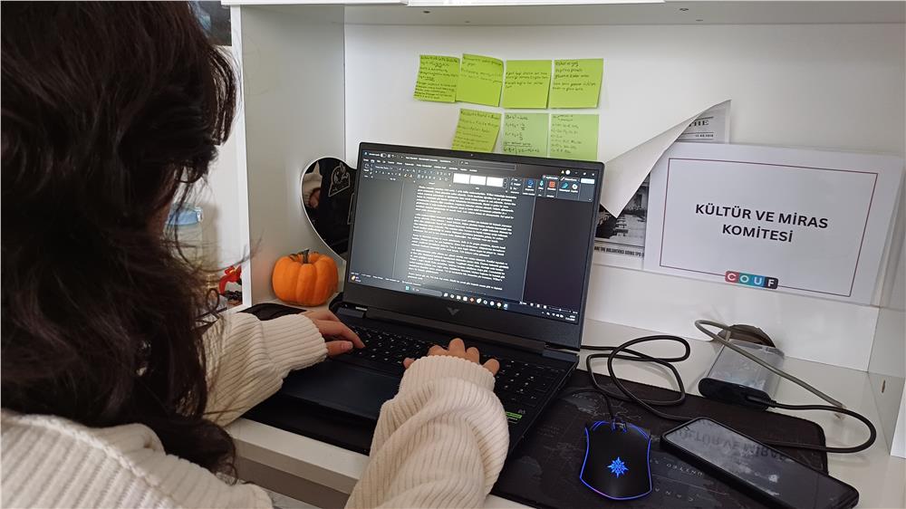 17 yaşında ilk romanını yazdı