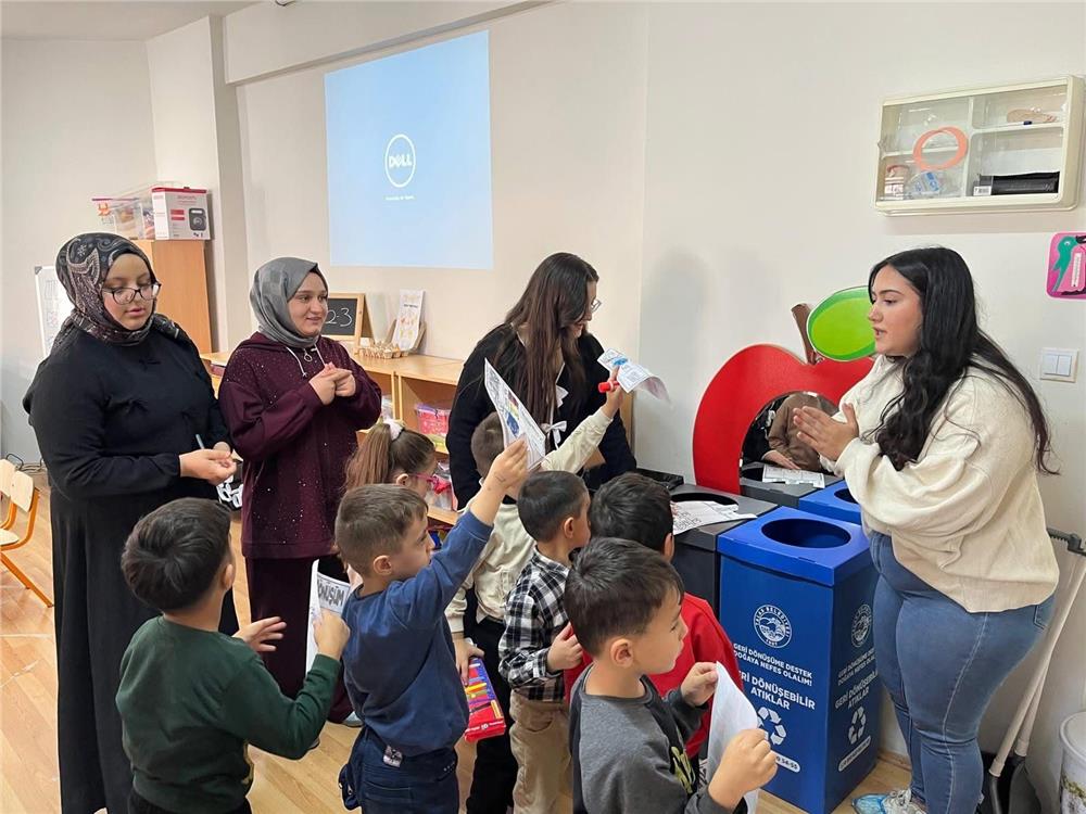 Ana sınıfı öğrencileri geri dönüşüm hakkında bilgilendirildi
