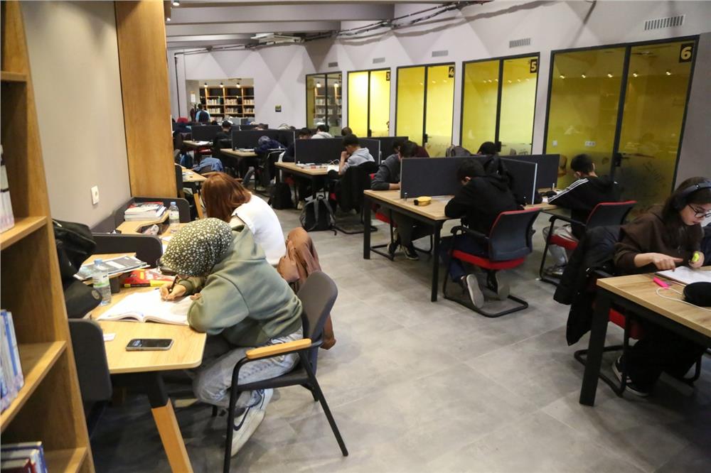 Ara tatilde Melikgazi'nin Akıl Küpü Kütüphaneleri dolup taşıyor