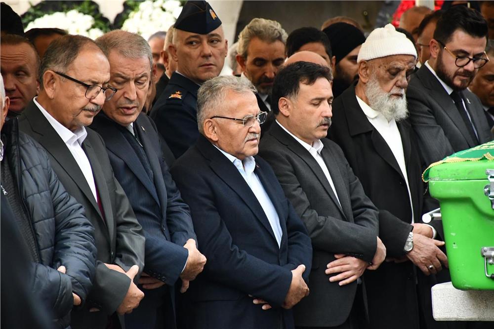 Başkan Büyükkılıçın ağabeyi Ramazan Büyükkılıç toprağa verildi