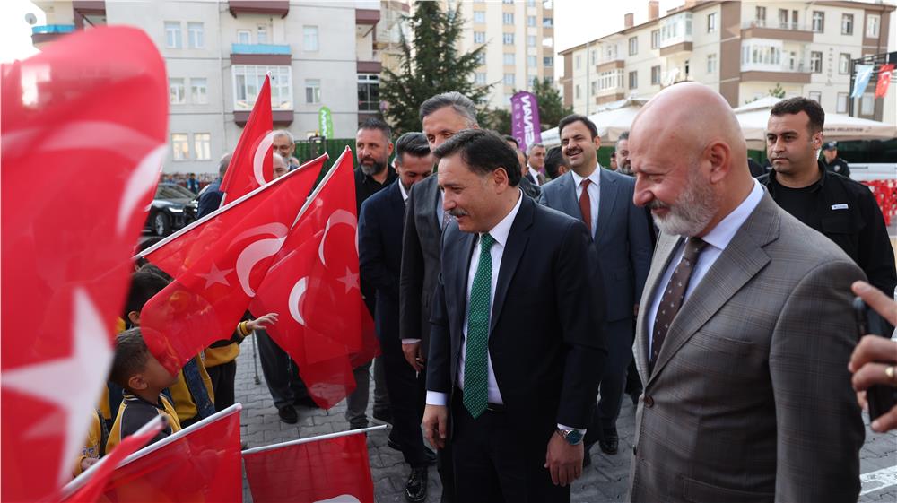 Başkan Çolakbayrakdar: Eğitim için ne gerekiyorsa her zaman hazırız