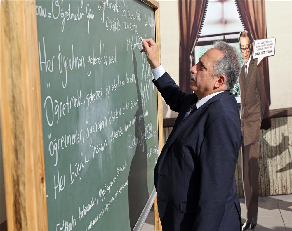 Başkan Yalçın'dan Öğretmenler Günü mesajı