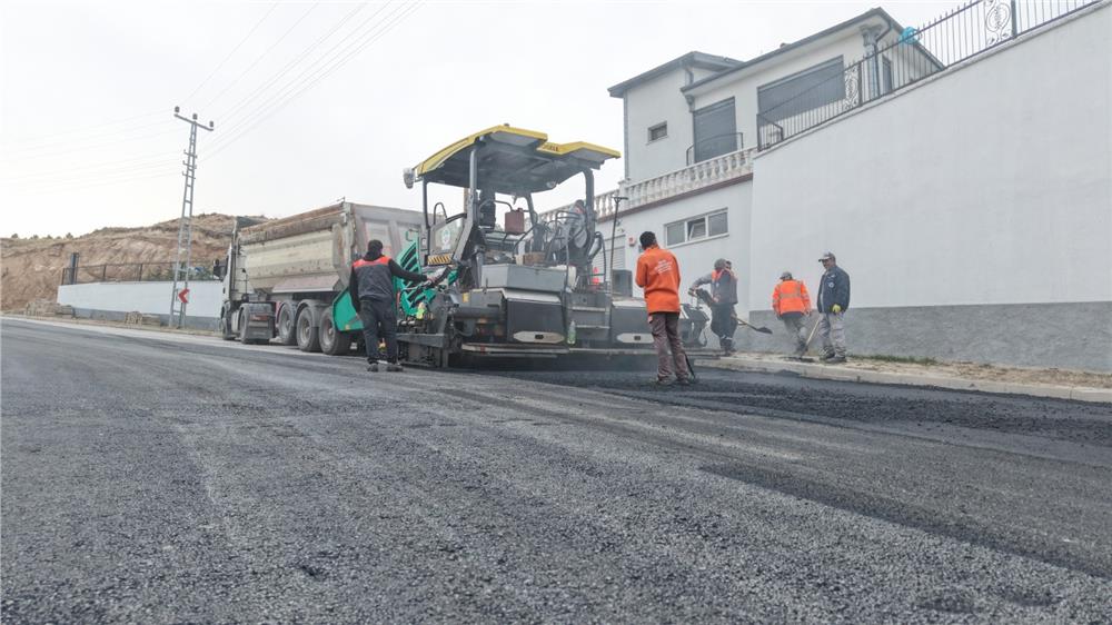 Büyükşehir’den Özvatan Küpeli Mahallesi’nde 5 bin 300 ton sıcak asfalt ile konforlu ulaşım