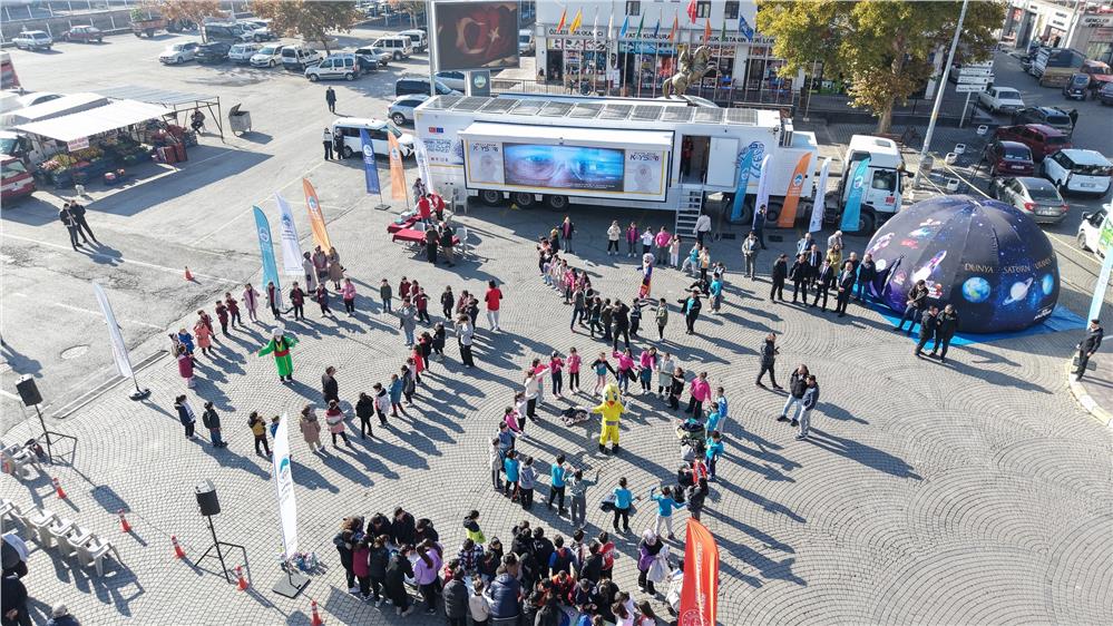 Büyükşehir'in Bilim ve Teknoloji Hizmeti Mobil Dijital Gençlik Merkezinin ilk durağı İncesu oldu
