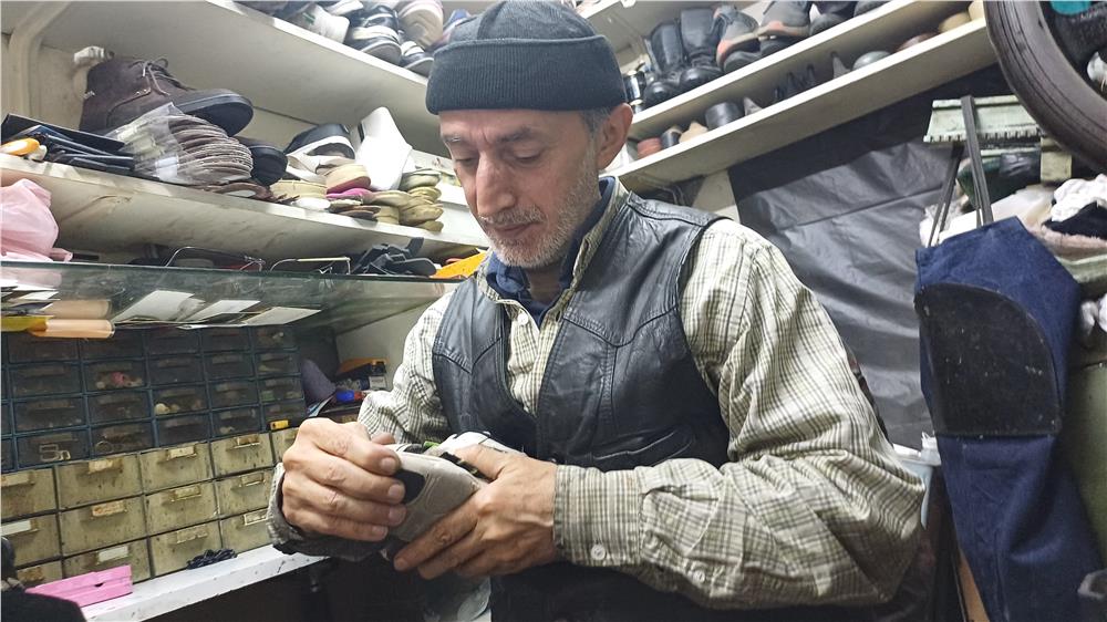 Hayırsever ayakkabı tamircisi