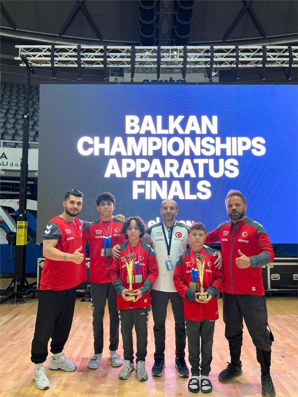 Hüseyin Emir ve Mustafa Yiğit Dur’dan madalya yağmuru