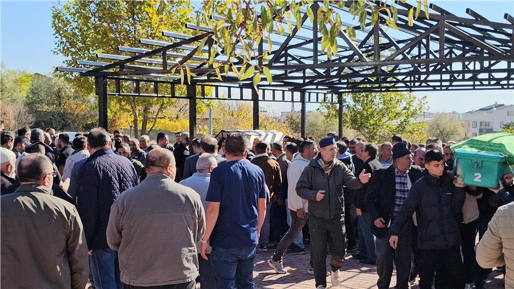 Kahreden kaza: Öğretmenin aracının çarpması sonucu hayatını kaybeden öğrenci toprağa verildi