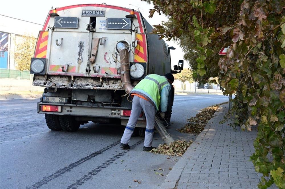 Kayseri OSB’de daha temiz caddeler için yatırım hız kesmedi