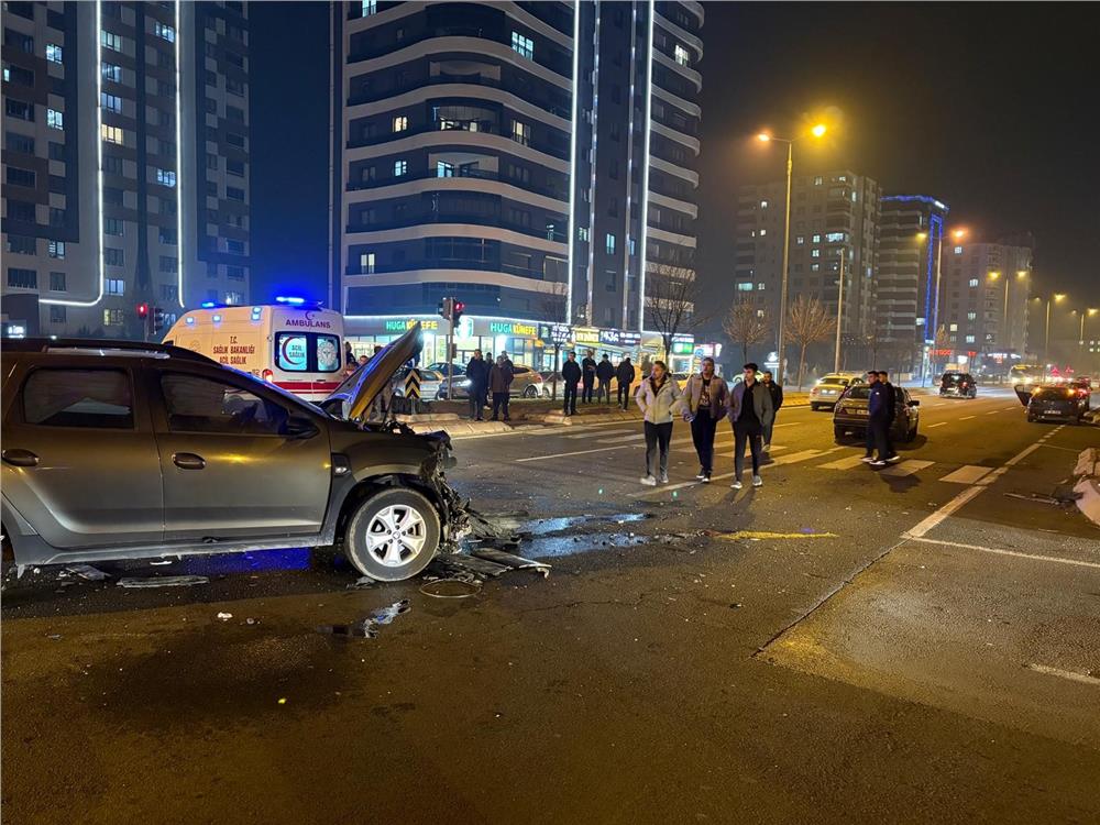 Kayseri’de 2 otomobilin karıştığı kazada yaralanan olmadı
