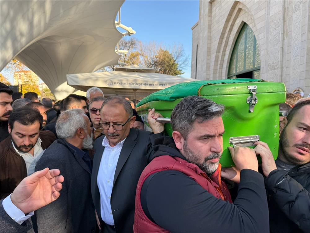 Kayseri'nin tanınan siması Şeref Yaroğlu toprağa verildi