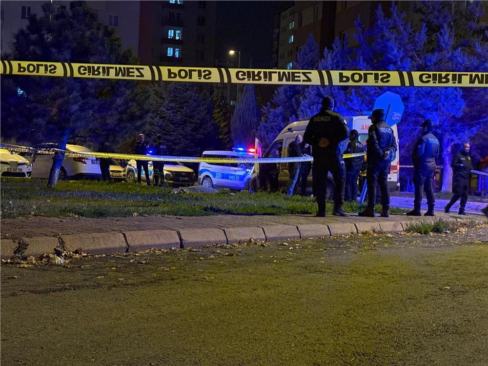 Konuşmak için çağırdığı eşini sokak ortasında öldüren şahıs tutuklandı