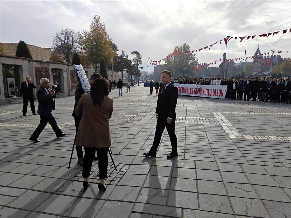 Milli Eğitim Müdürü Esen: Erdemli toplumun temeli öğretmendir