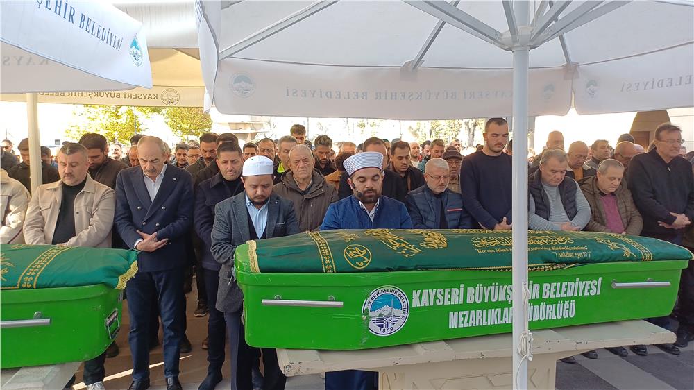 Oğlu tarafından öldürülen adam toprağa verildi