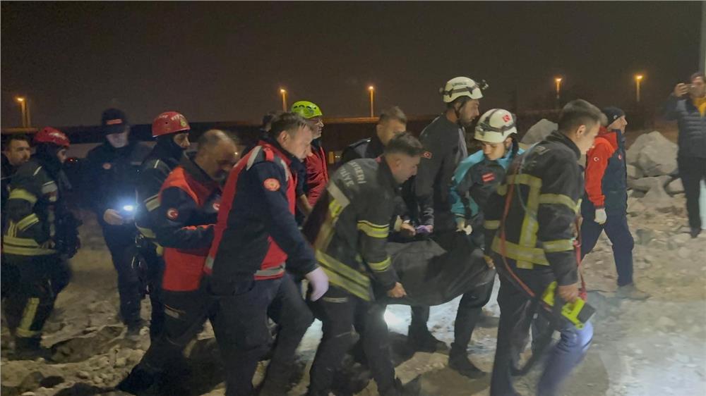 Otomobil 200 metre yükseklikten vadiye uçtu: 1 ölü