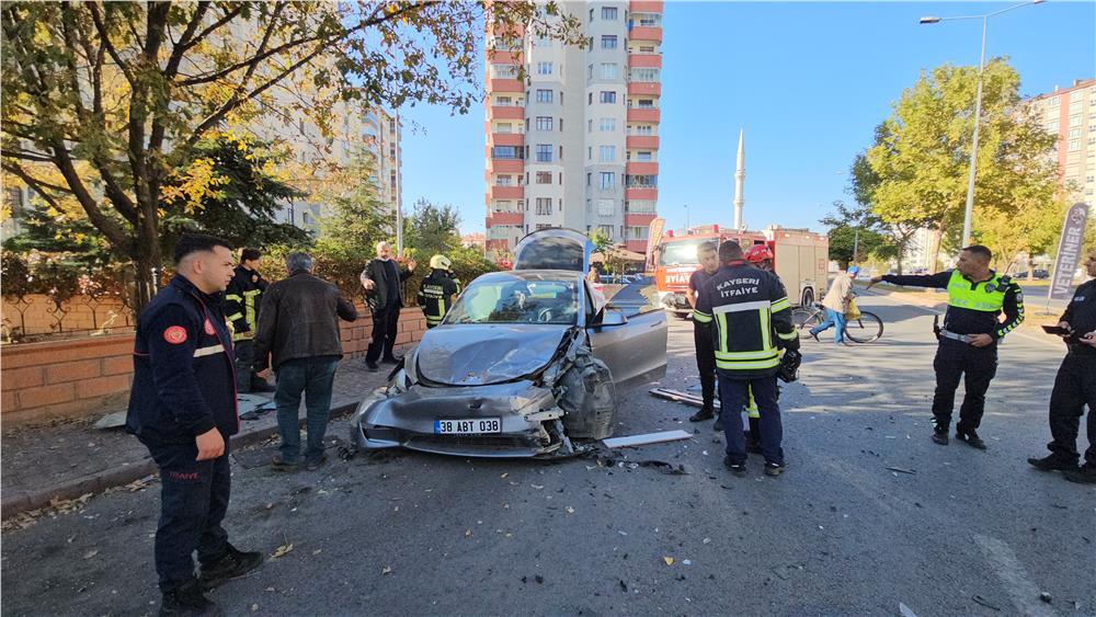 Otomobilini hızını denerken perte çıkardı