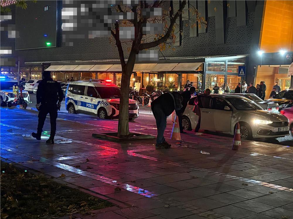 Parkta bıçaklı kavga: 1 yaralı