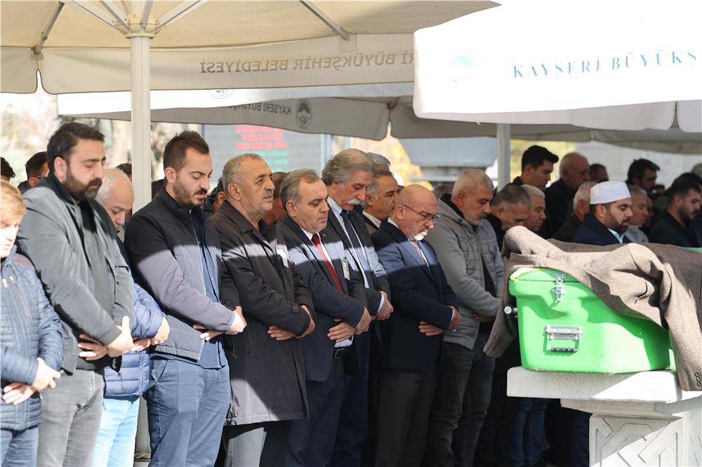 Vefat eden Öğretim Üyesi Prof. Dr. Uzmay için ERÜ'de tören düzenlendi