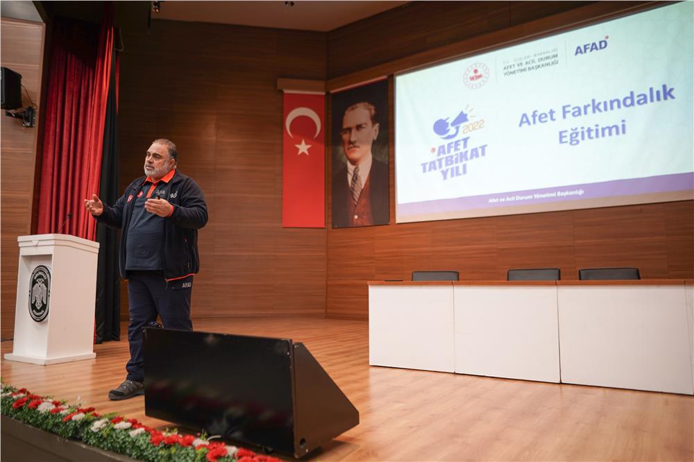 Afetlere karşı daha bilinçli olunması için Melikgazi personeline eğitim verildi