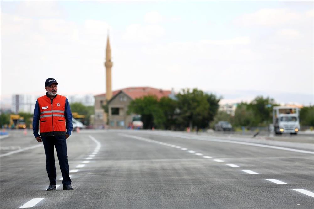 Başkan Çolakbayrakdar: Şehrimizin ulaşımını geleceğe taşıyan devasa bir eser kazandırdık