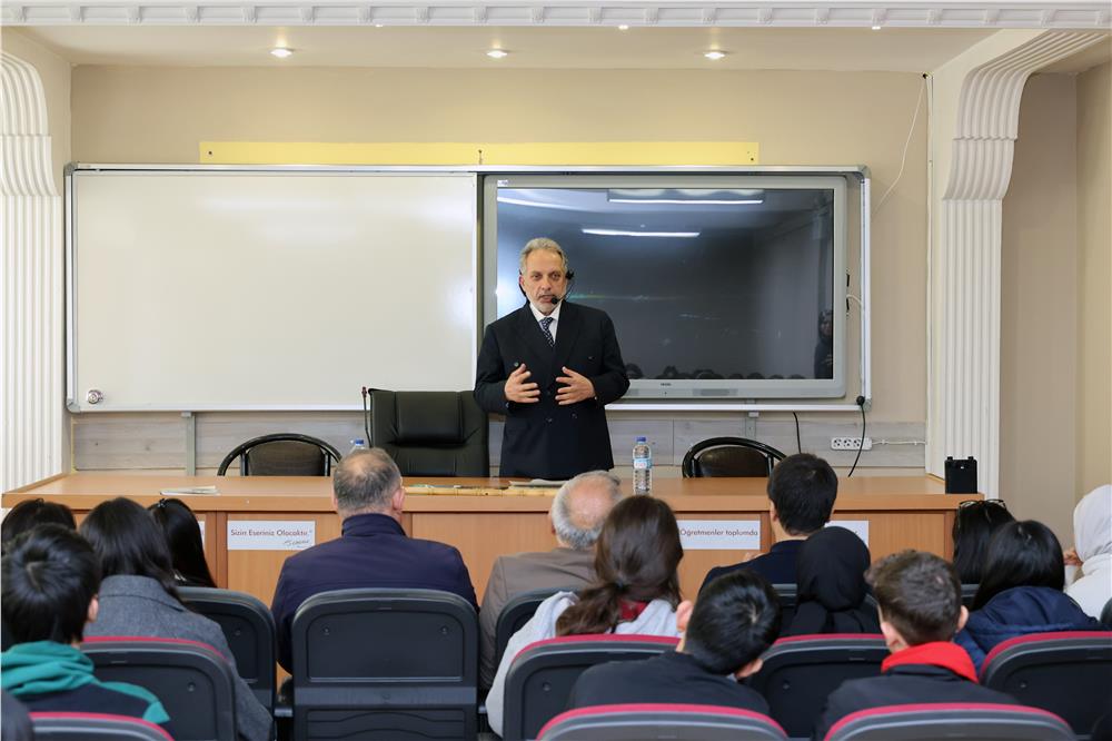 Başkan Yalçın gençlerle buluştu