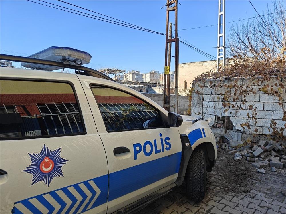 Haber alınamayan kadın evinde ölü bulundu