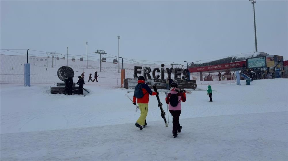 Kayseri güne beyaz örtüyle uyandı