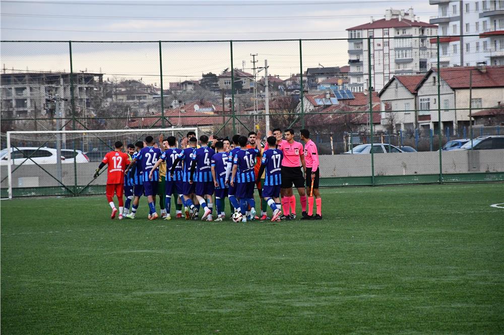 Kayseri Şekerspor zirvede yer aldı