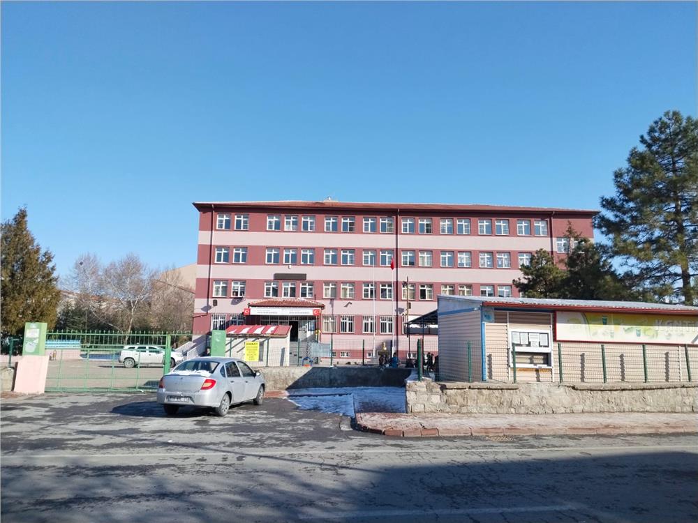 Kayseri’de 7 öğrenci zehirlenme şüphesiyle hastaneye kaldırıldı