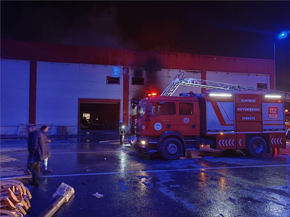 Kayseri’de masa sandalye atölyesinde yangın