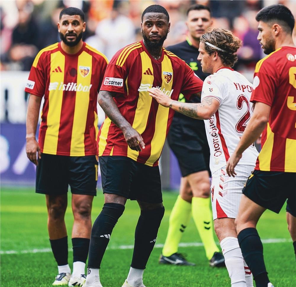 Kayserispor'a 17 maçta 42 sarı kart ve 2 kırmızı kart çıktı